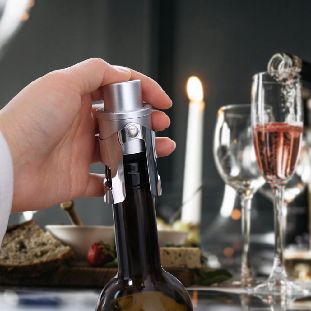 قطعتان من سدادات الشمبانيا الم - مراجعة Wine Preservation Pump وسعره